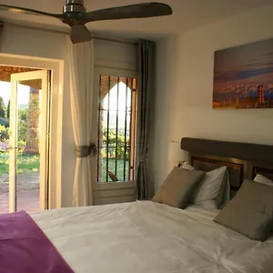 Bed & Breakfast Premium, Premia De Dalt