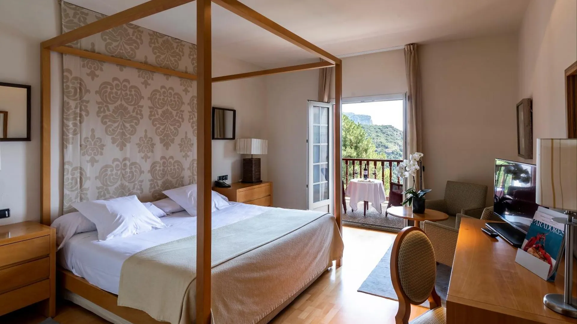Parador De Vic-Sau Tavernoles Hotel