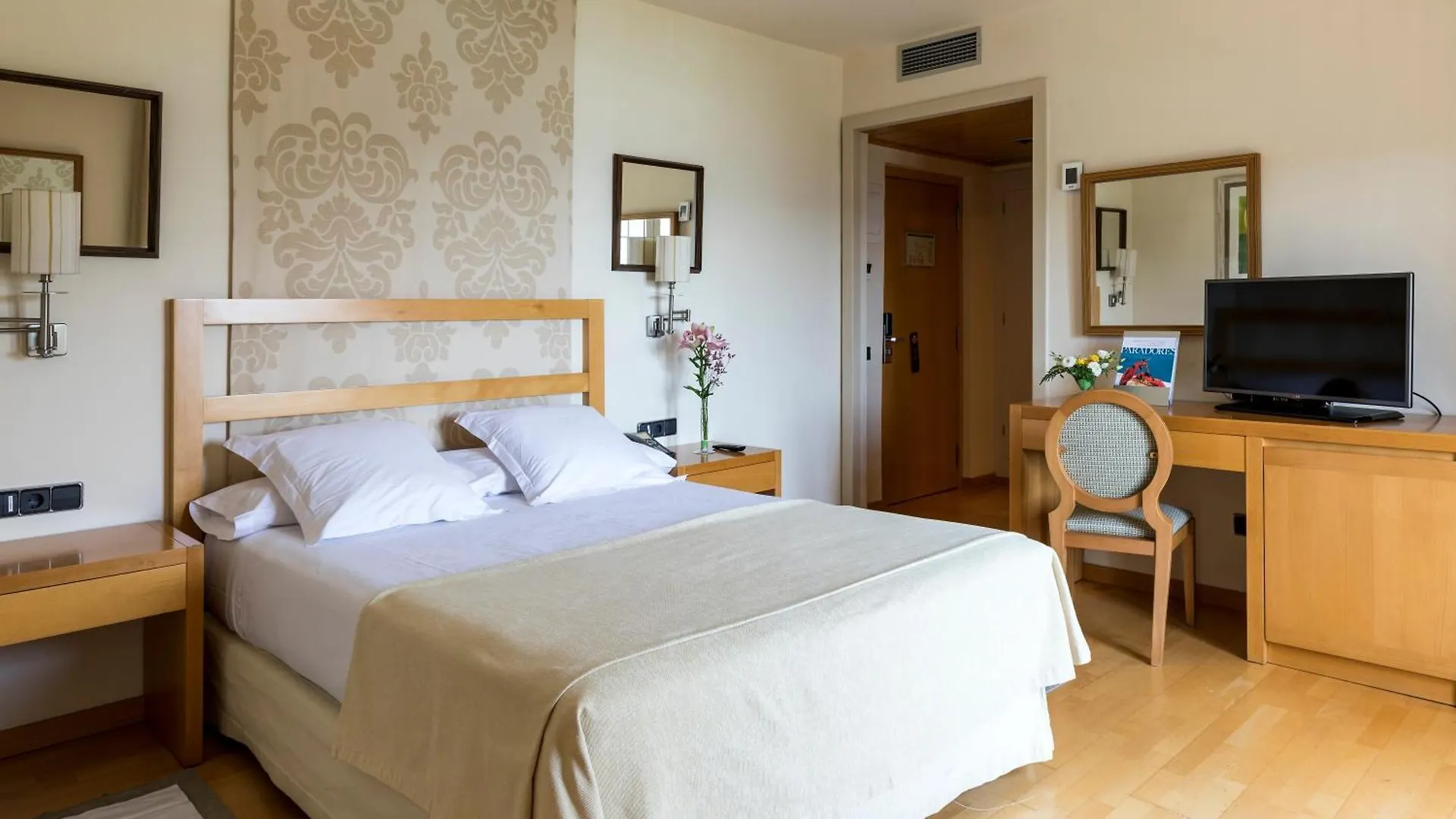 Hotel Parador De Vic-Sau Tavernoles