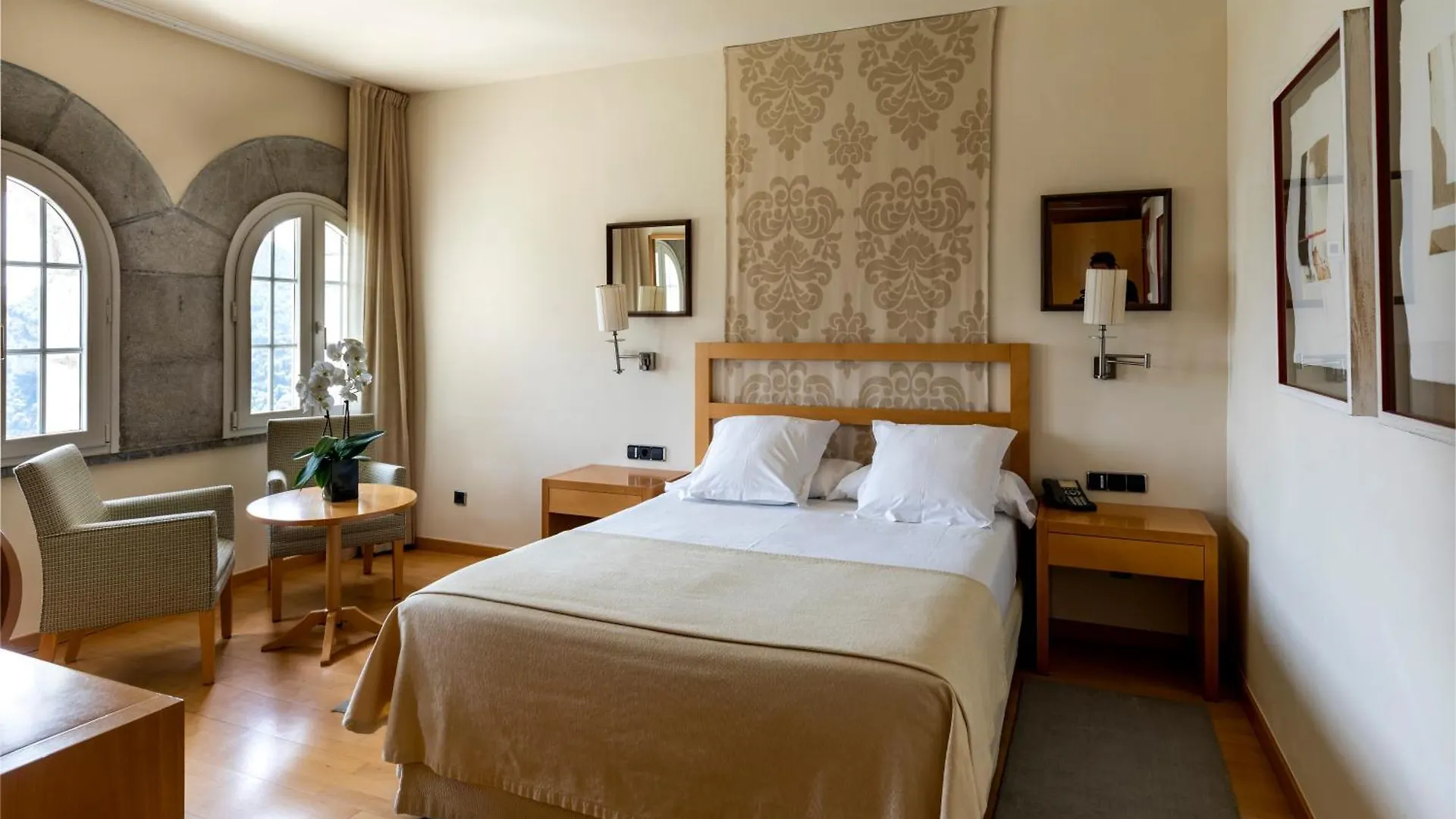 Parador De Vic-Sau Tavernoles Hotel